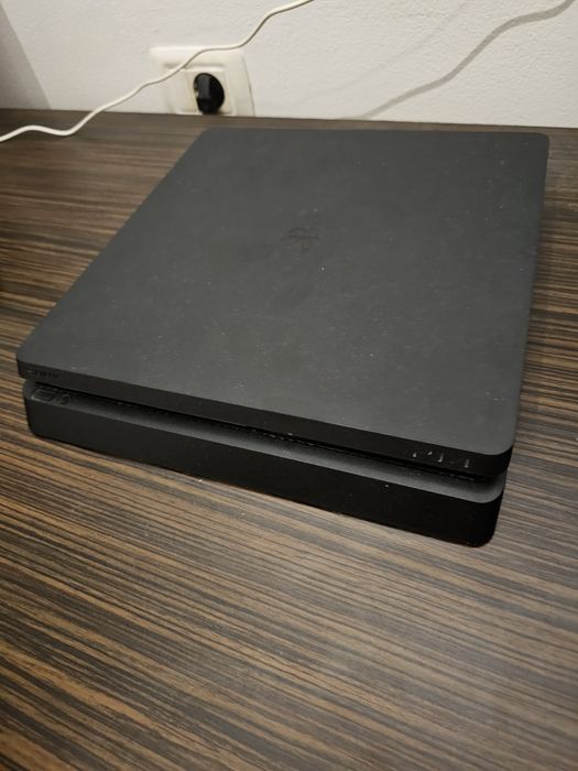 Playstation 4 slim/ 500GB