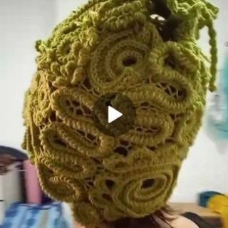 Шапка осенняя связана в технике ирландское кружево