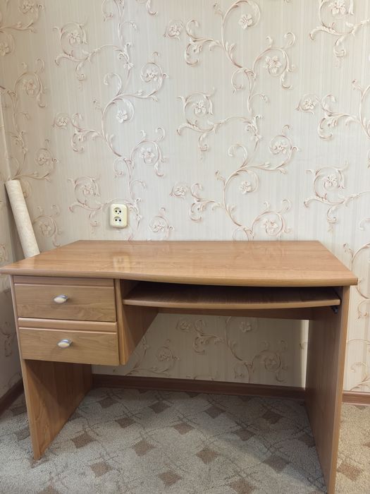 Компьютерный стол , стол письменный