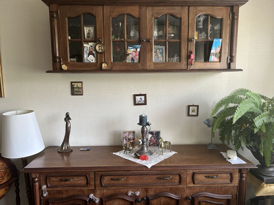 Мебели за хол и трапезария от истинско дърво