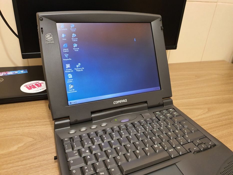 Laptop Compaq Armada 1520D - din anul 1997, impecabil, functional.