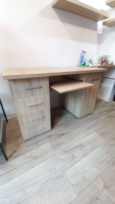 Birou masiv. În stare bună. Preț inițial 1399 lei. Preț actual 450