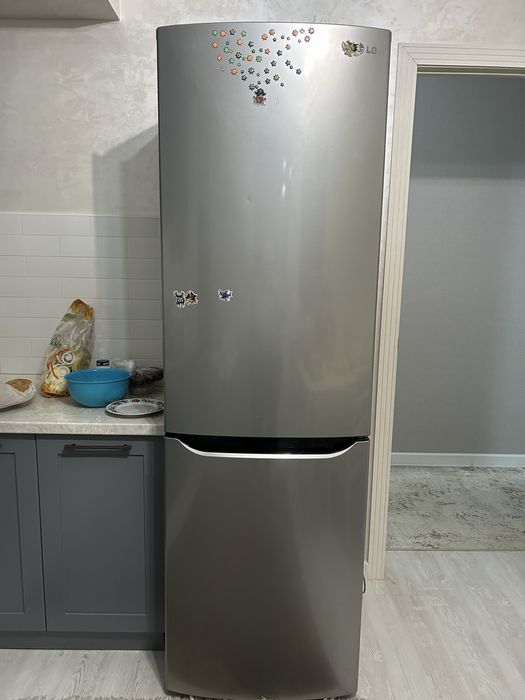 Холодильник LG,двухкамерный