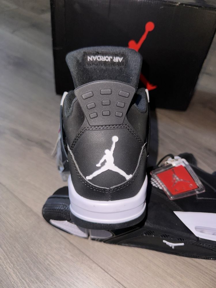Jordan 4 White Thunder