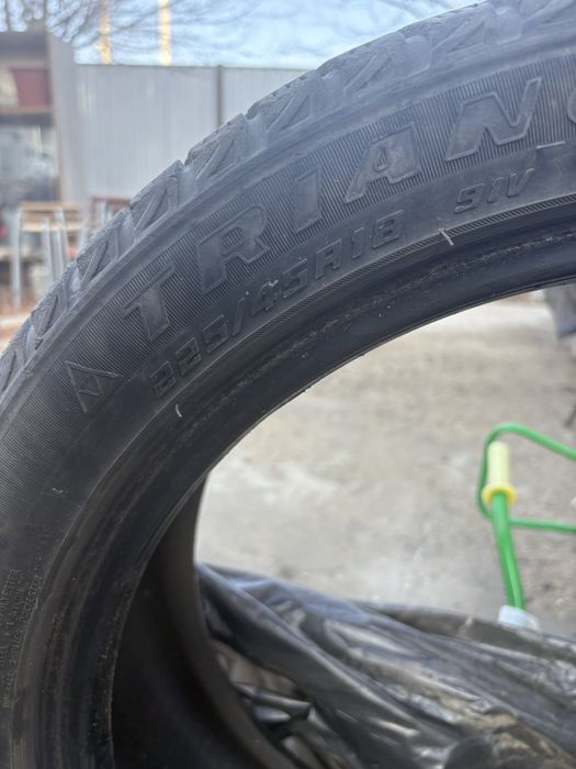 Срочно продаю зимниую покрышки.