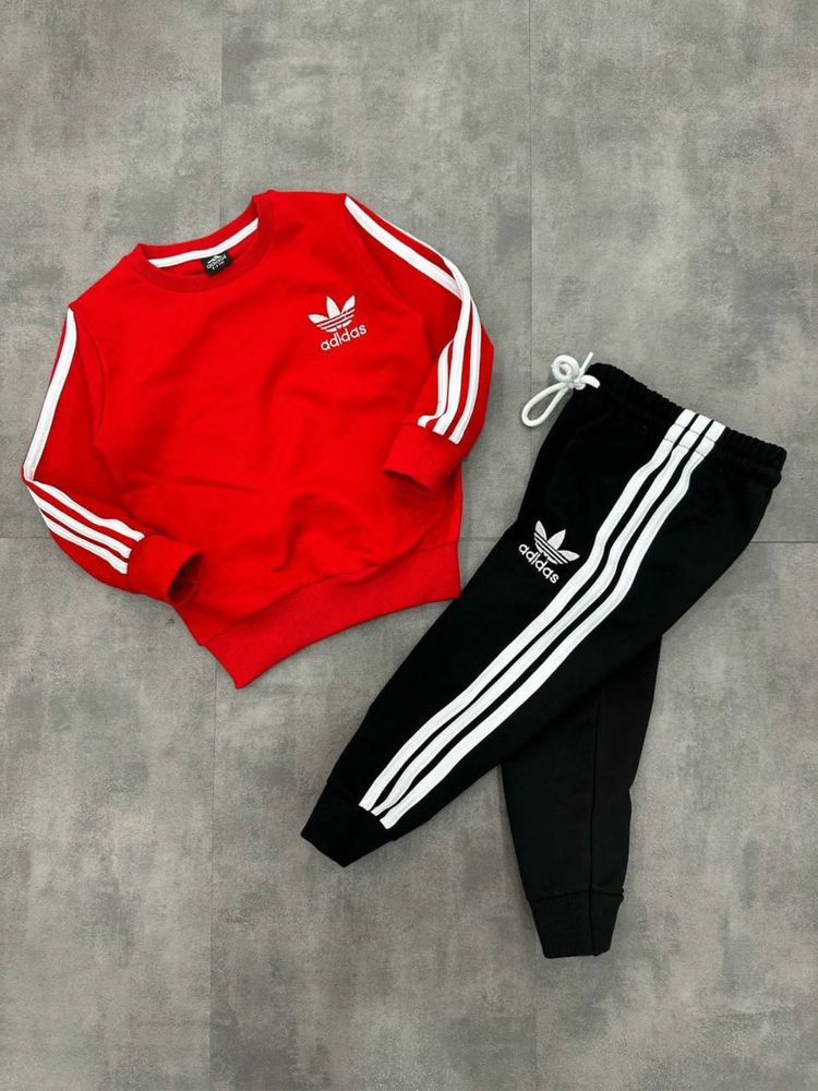 Compleu adidas cu sigla cusuta