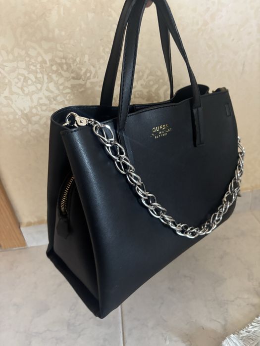 Чанта дамска Guess