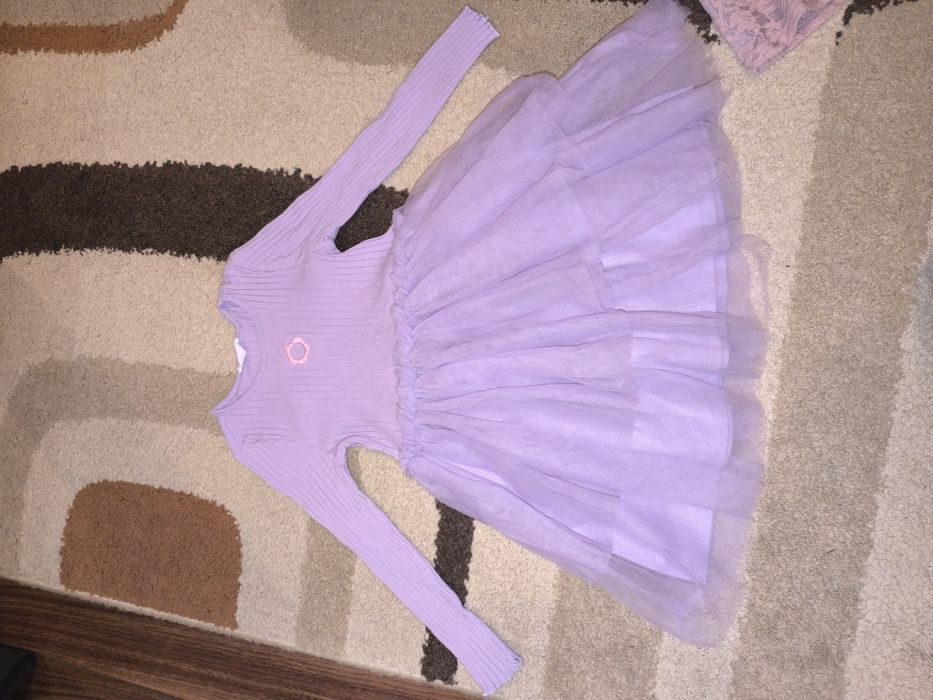 Детски Лот дрешки,зимно яке HM и две рокли 110см