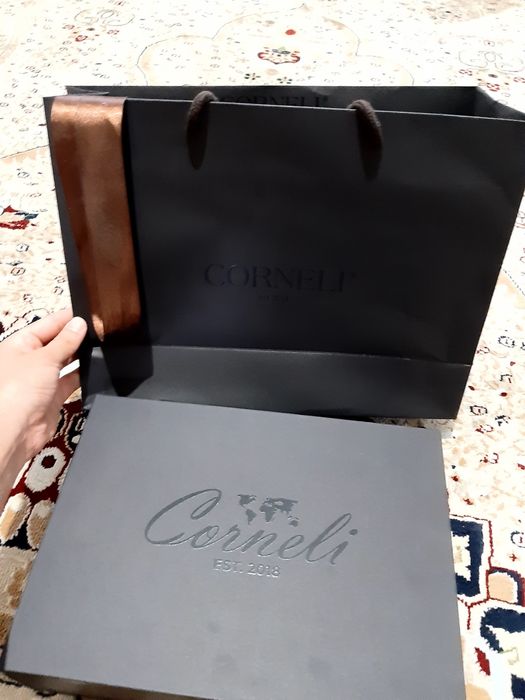 Новый свитер на молнии Corneli