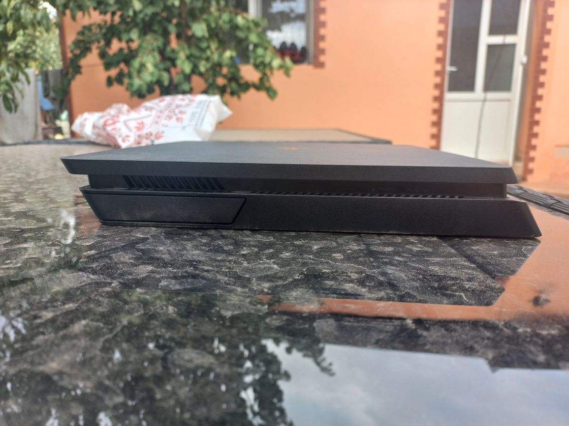 Vând ps4 slim! Nu accept schimburi!