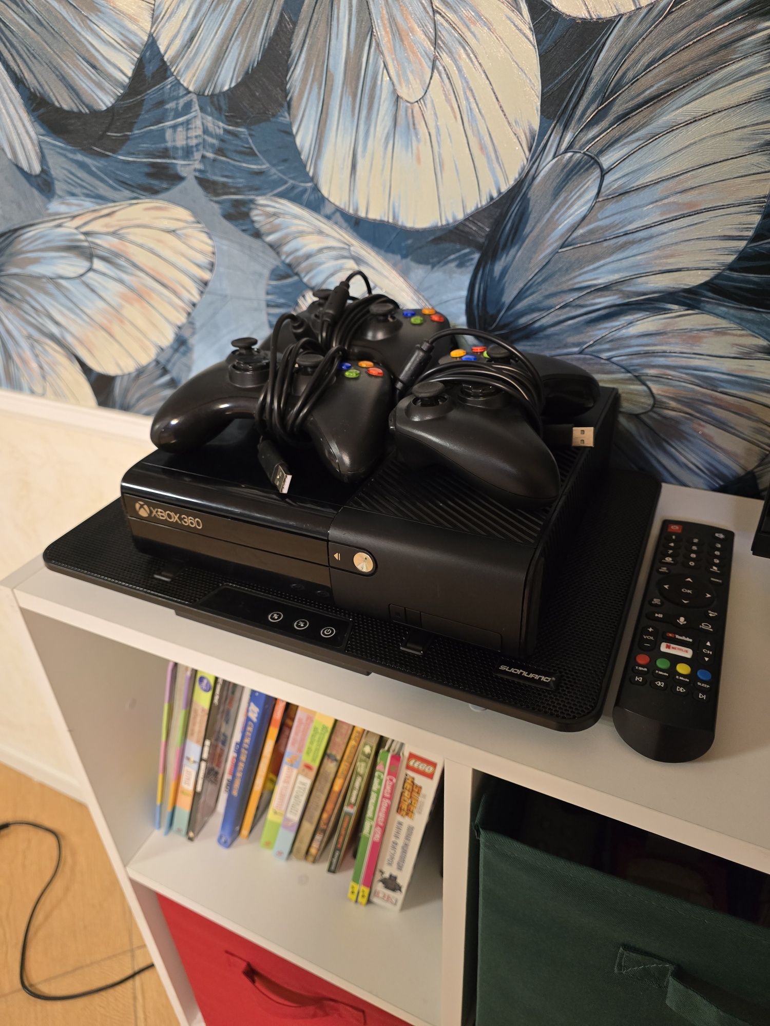 Xbox 360 в отличном состоянии + охлаждающая подставка в подарок