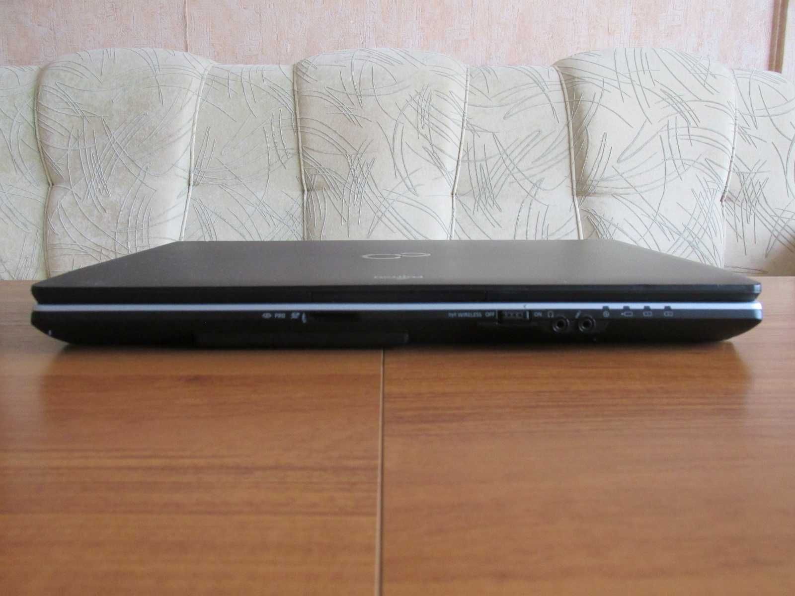 15.6 инча Fujitsu с i3,6 GB DDR3 лаптоп