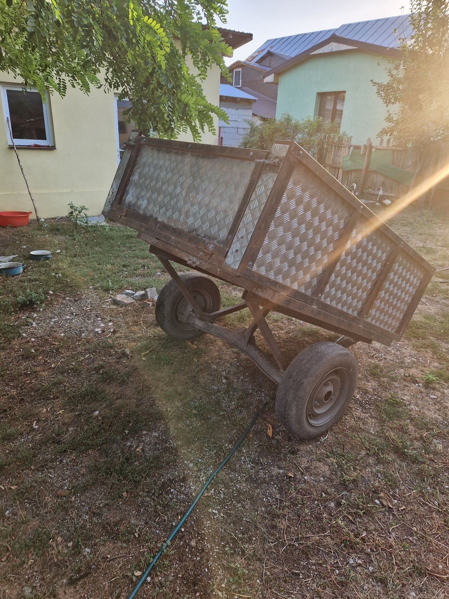 Vând remorca pentru tractor