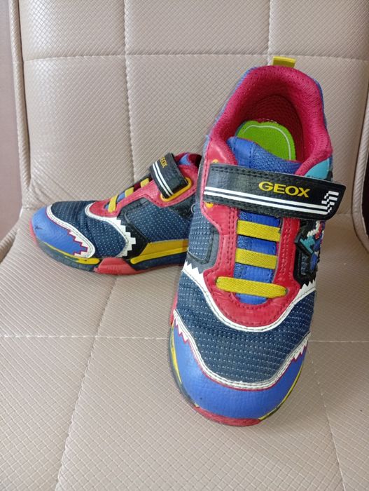 Светещи маратонки Geox, номер 34, цена 20лв