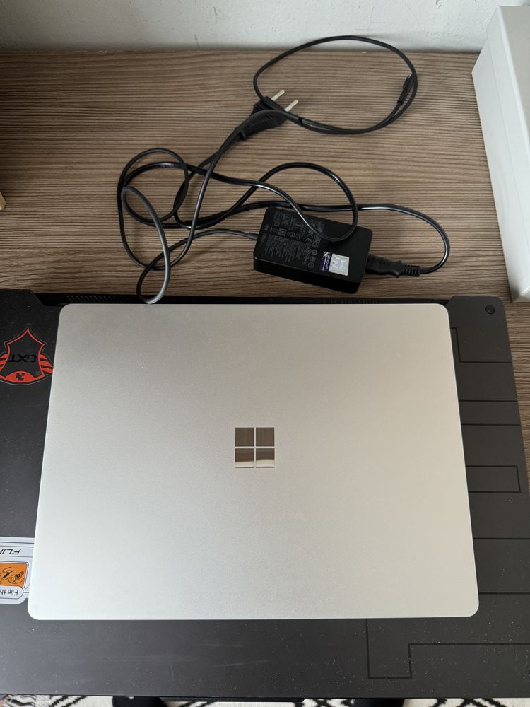 Microsoft Surface Laptop Go (Touchscreen)