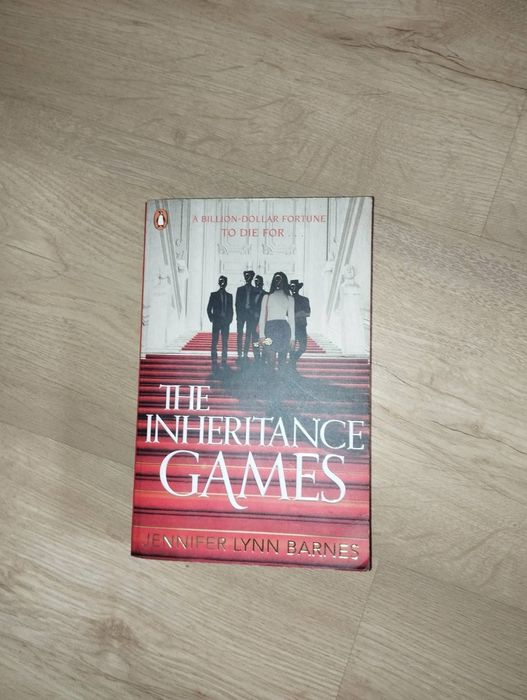 Книги с различни заглавия и цени