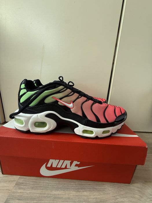 ЧИСТО НОВИ Маратонки AIR MAX Plus 38 номер