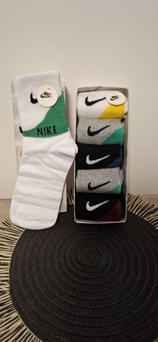 Șosete lungi diferite branduri