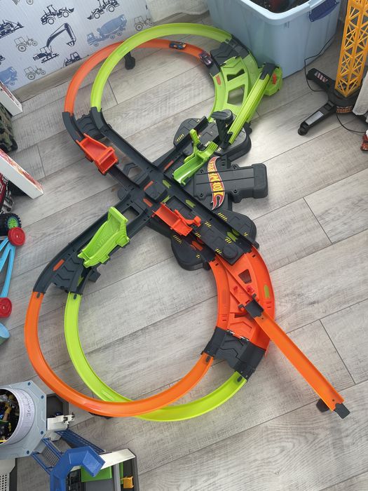 Hot wheels Комплект за игра "ГИГАНТСКА ОСМОРКА " + подарък