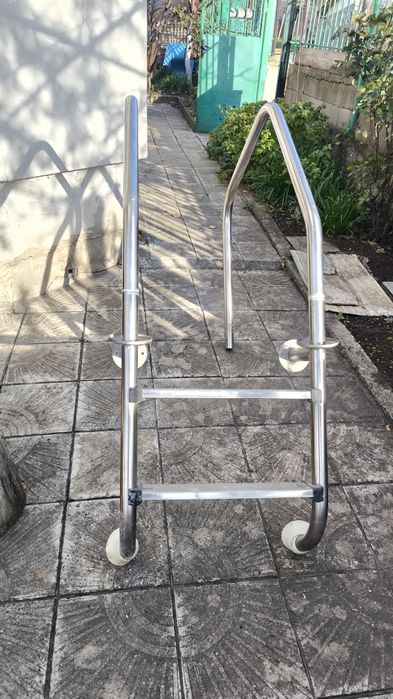 Стълби за басейн с преливник