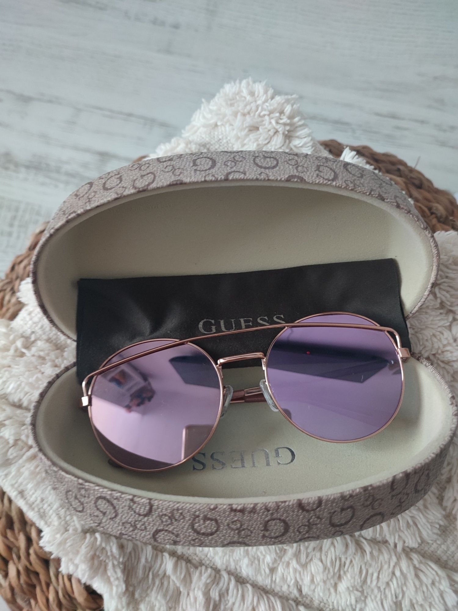 Слънчеви очила GUESS 110 лв