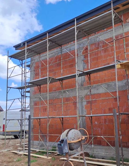 Schelă de închiriat