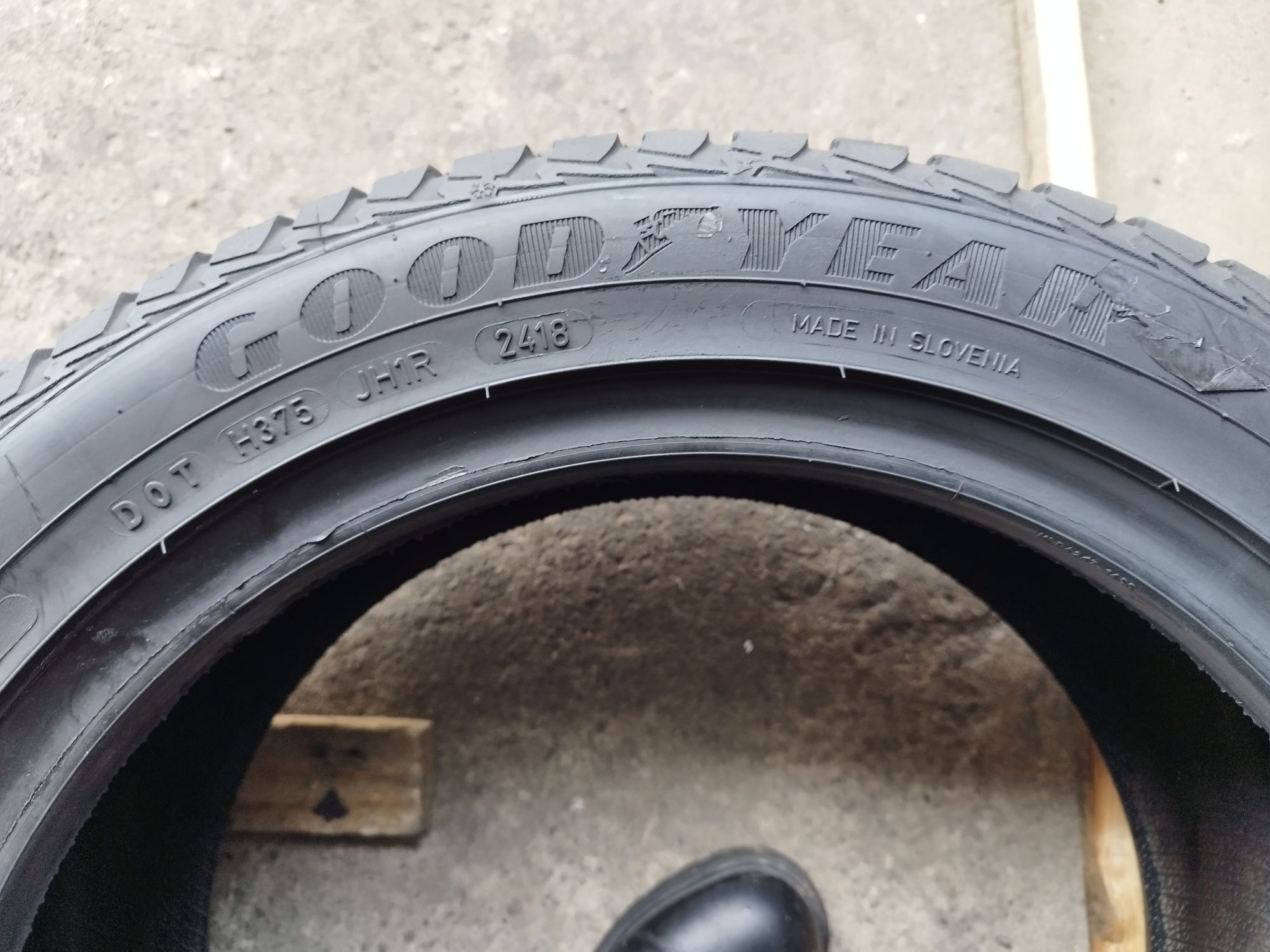 4 anvelope M+S ca noi Goodyear Vector4 seasons 215/45/16