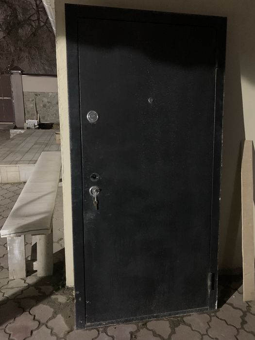 Наружная входная дверь