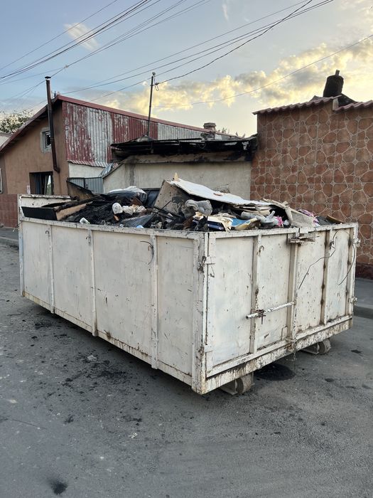 CONTAINERE MOLOZ VRAC-SACI-Demolari-Pamant-Diverse Debarasari-Bobcat.