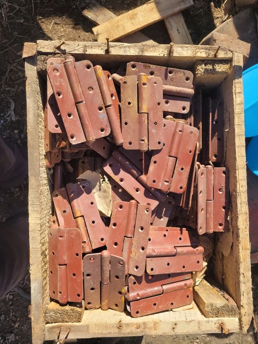 Продам петли для дверей новые