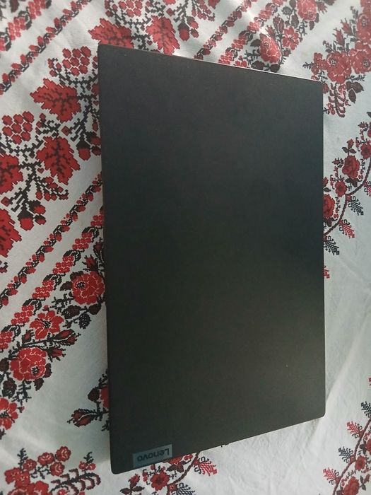 Vând leptop Lenovo URGENT  VĂ ROG