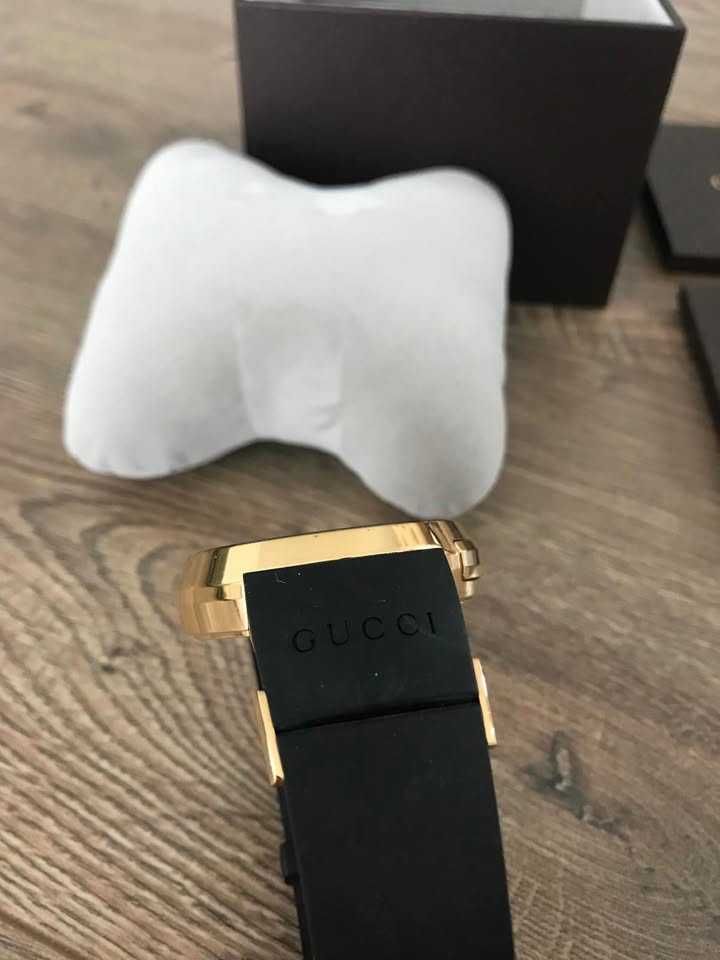 Часовник Gucci ya114215