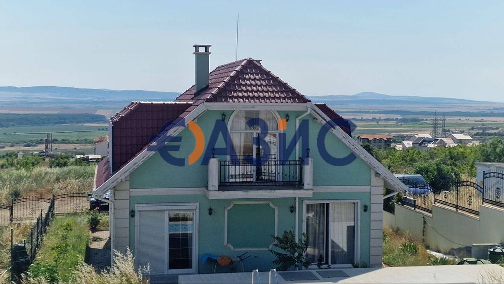 Къща с парцел и басейн, Чолакова Чешма, 212м.кв., цена 349000 евро