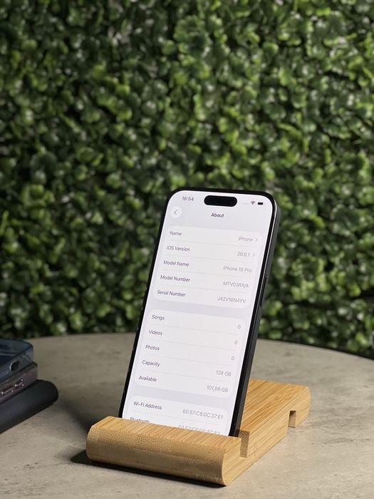 iPhone 15 Pro Natural Titanium 98% baterie ca nou + huse cadou / cablu