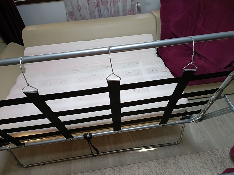 Canapea extensibila tip pat cu saltea