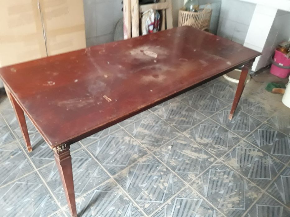 Masa de lemn masiv nuc