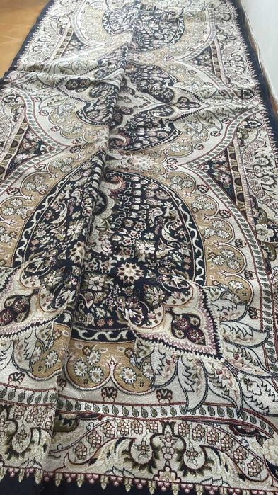 Палас в отличном состоянии