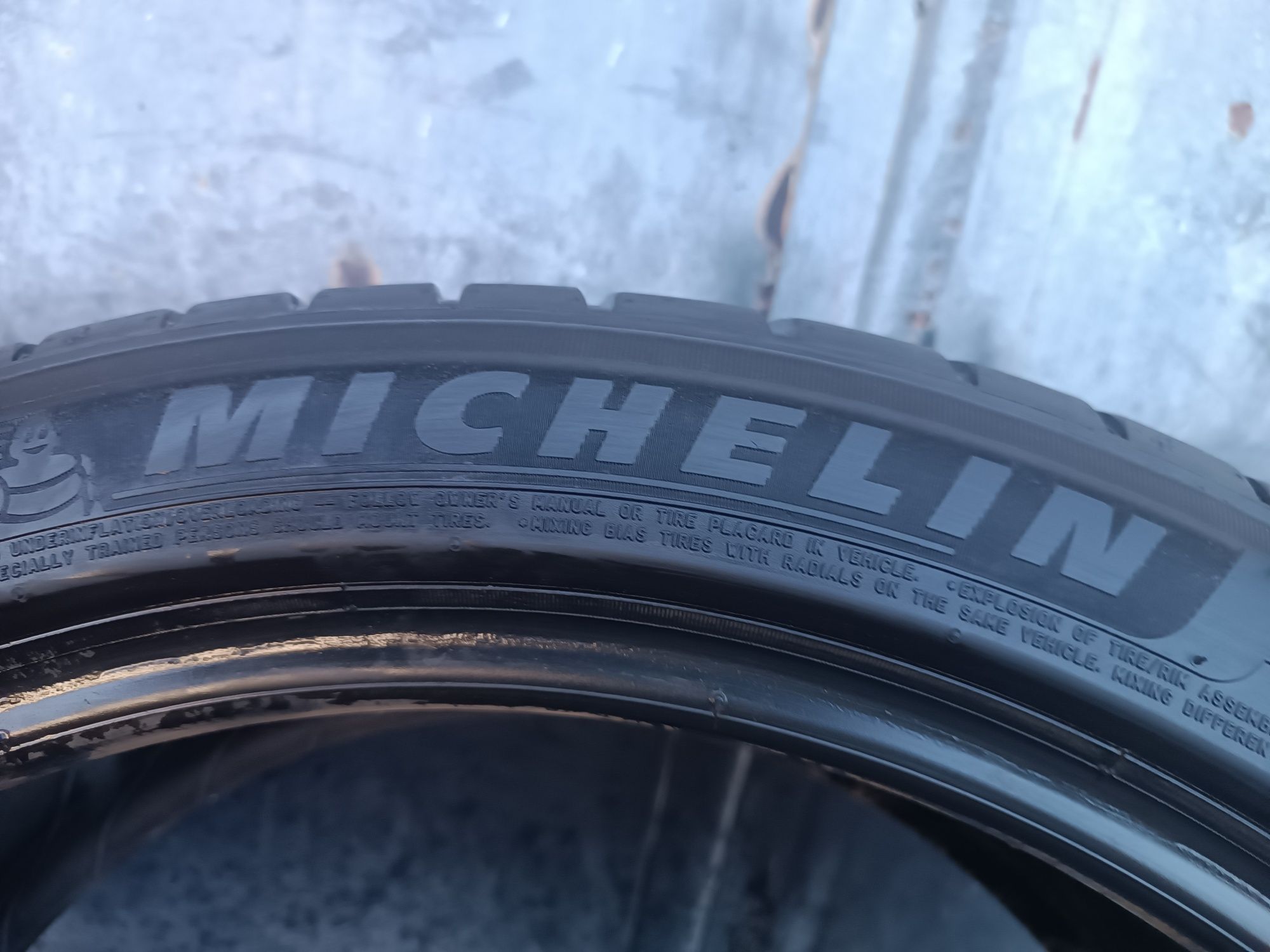 225/45/19 Michelin