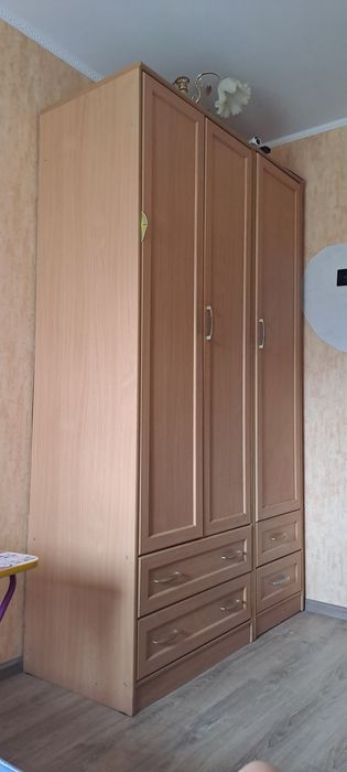 Продам большой шкаф