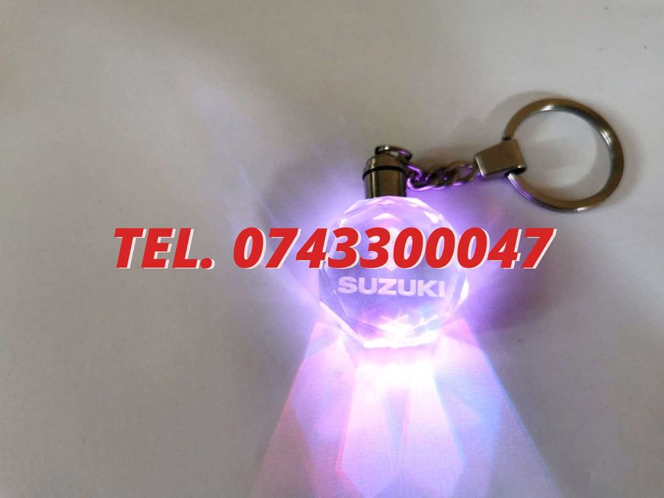 Breloc Sticla Cu Led 6 Culori Suzuki Logo