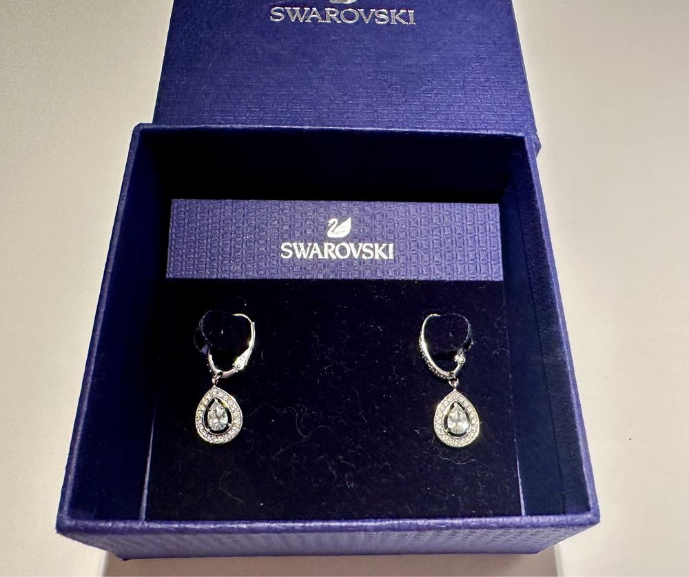 Елегантни обеци Swarovski