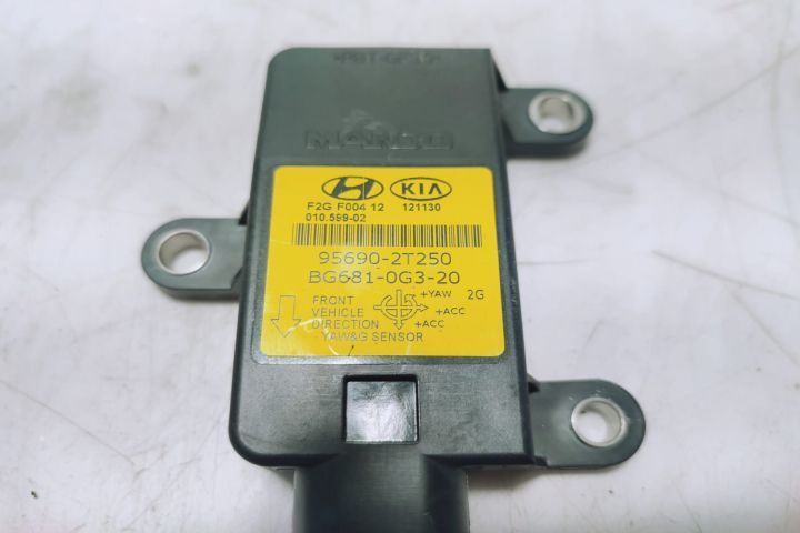 Senzor acceleratie 95690-2t250 Hyundai i40 VF  [din 2011 pana  2015] seria