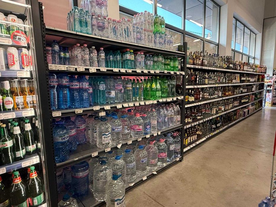 Складови стелажи, ръчна обработка, търговско оборудване, магазин