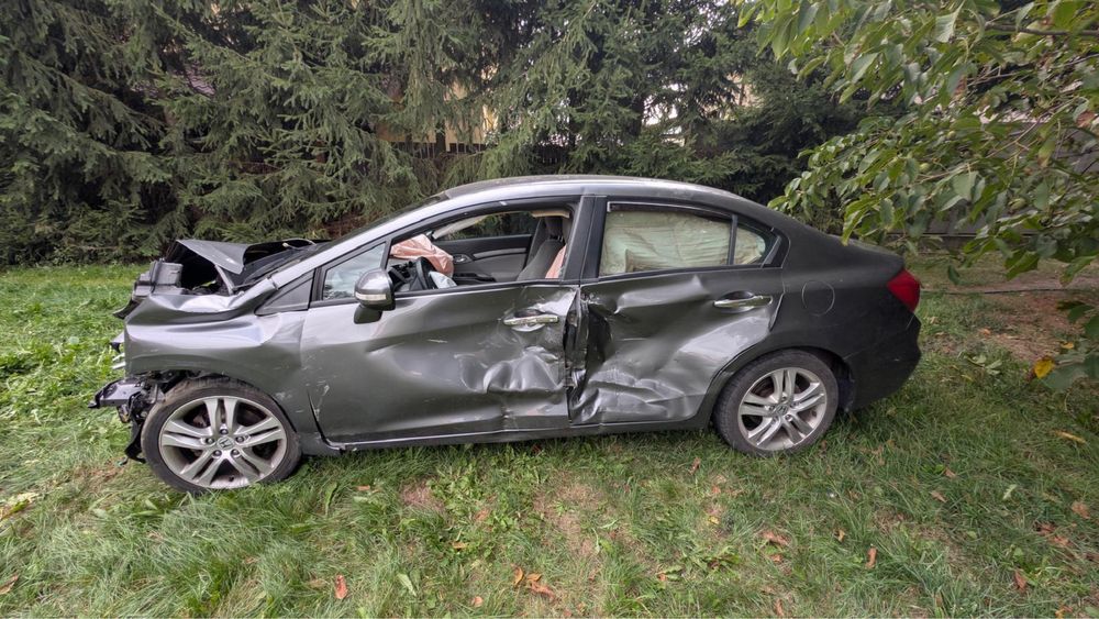 Honda civic sedan pentru dezmembrat