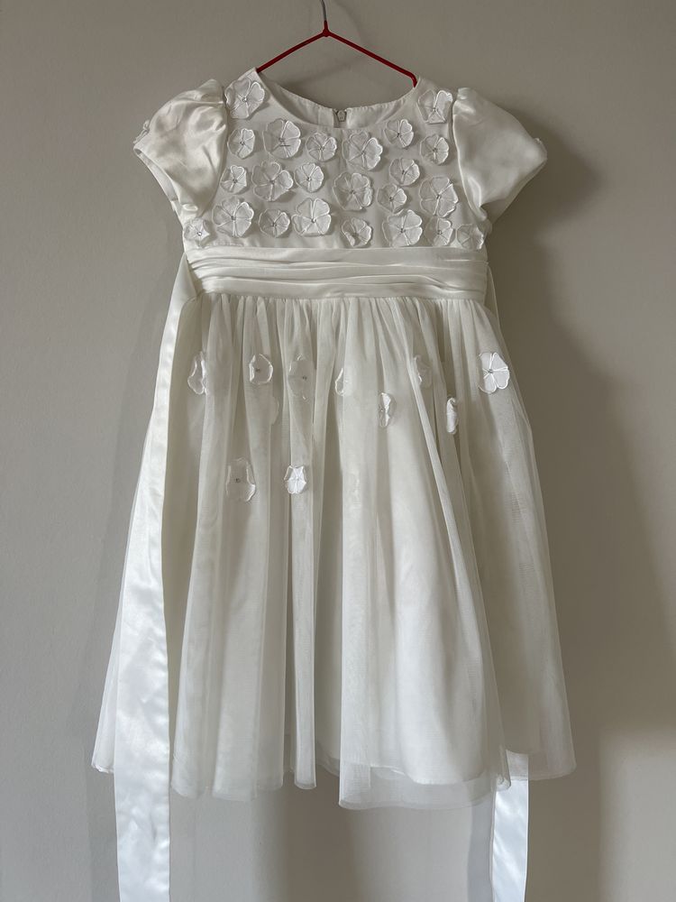 Детское нарядное белое платье на 4 года