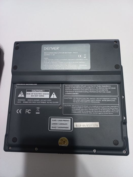 Dvd portabil auto sau casa Denver