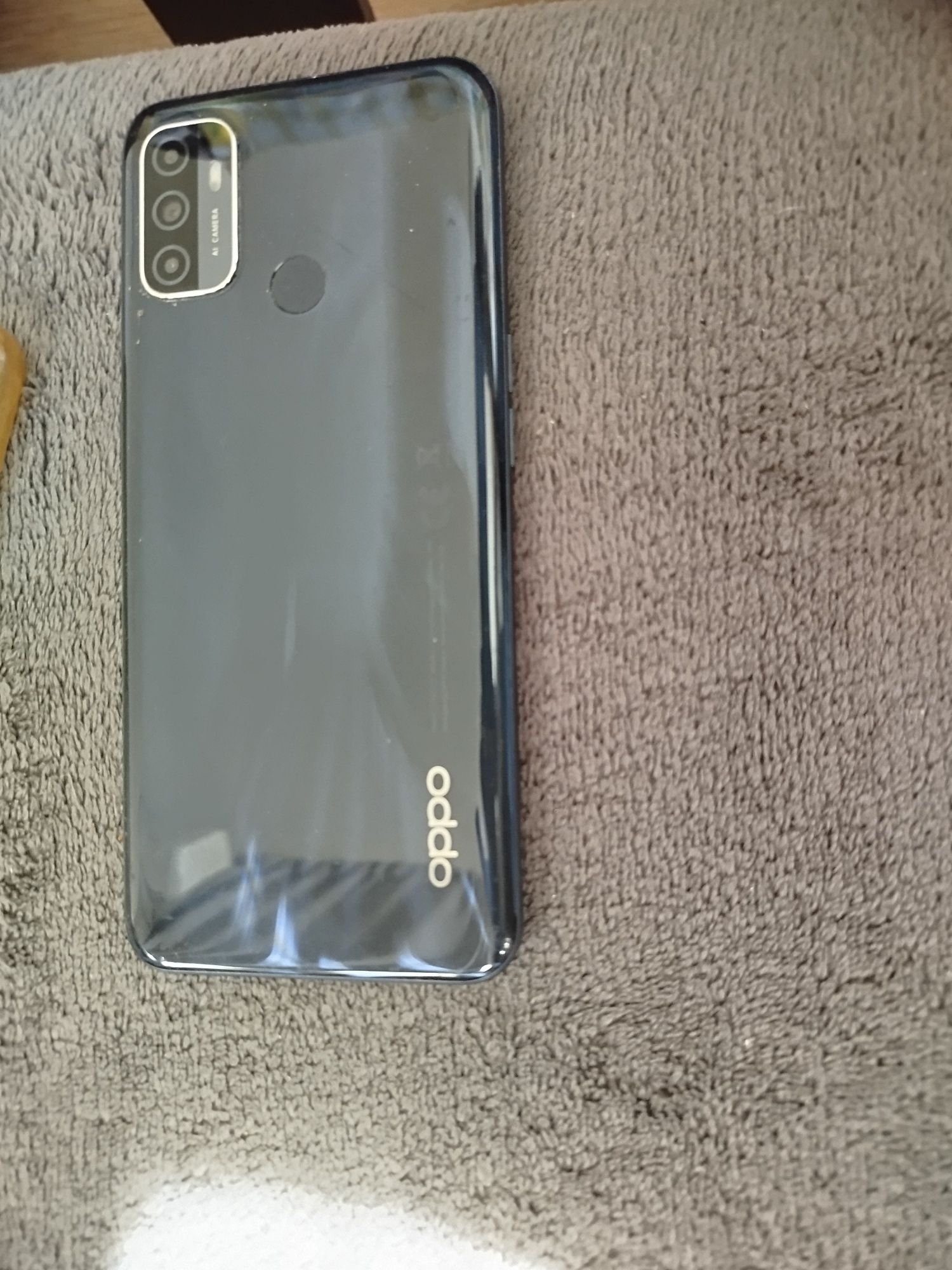 Oppo мобилен телефон