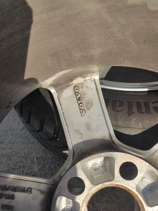 Зимни гуми Continental и оригинални джанти 16’ за Волво