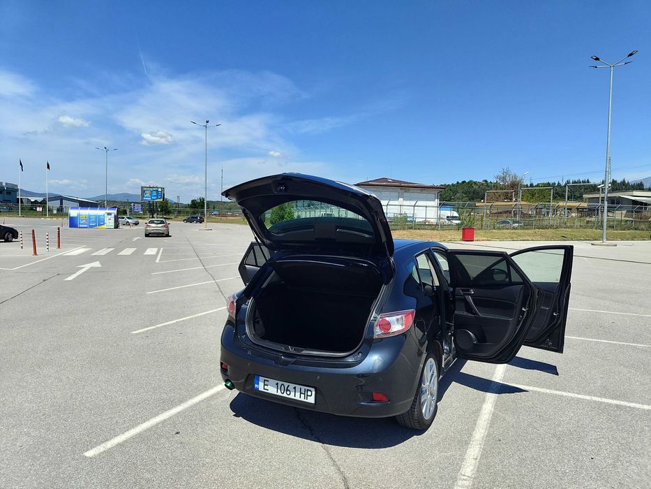 Мазда 3 2.2д 2012г.