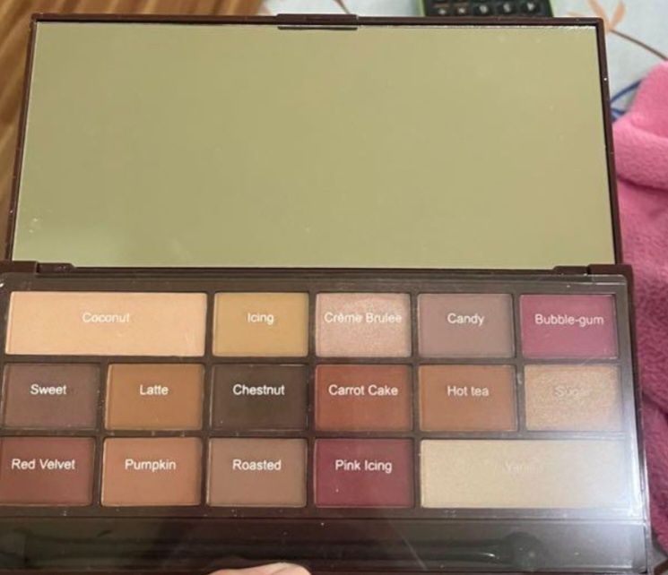 Paleta de farduri Makeup Revolution -Chocolate